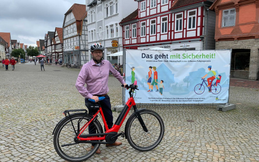 Was gilt in unserer Fußgängerzone? Gifhorns Radverkehrsbeauftragter Oliver Bley erklärt die Regeln der Fahr-Geh-Meinschaft im Video
