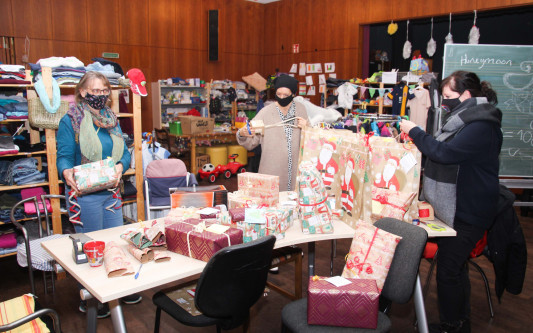 Weihnachtspostamt der Flüchtlingshilfe Papenteich erfüllt 53 Wünsche