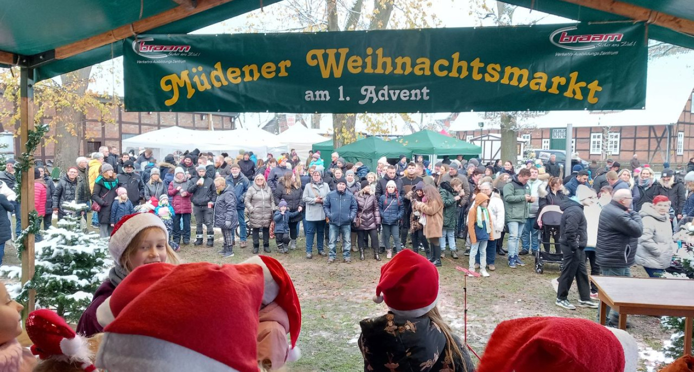 Weihnachtspyramide, Freilandeisenbahn und Kinderchor morgen auf dem Weihnachtsmarkt in Müden