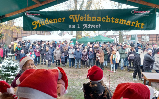 Weihnachtspyramide, Freilandeisenbahn und Kinderchor morgen auf dem Weihnachtsmarkt in Müden