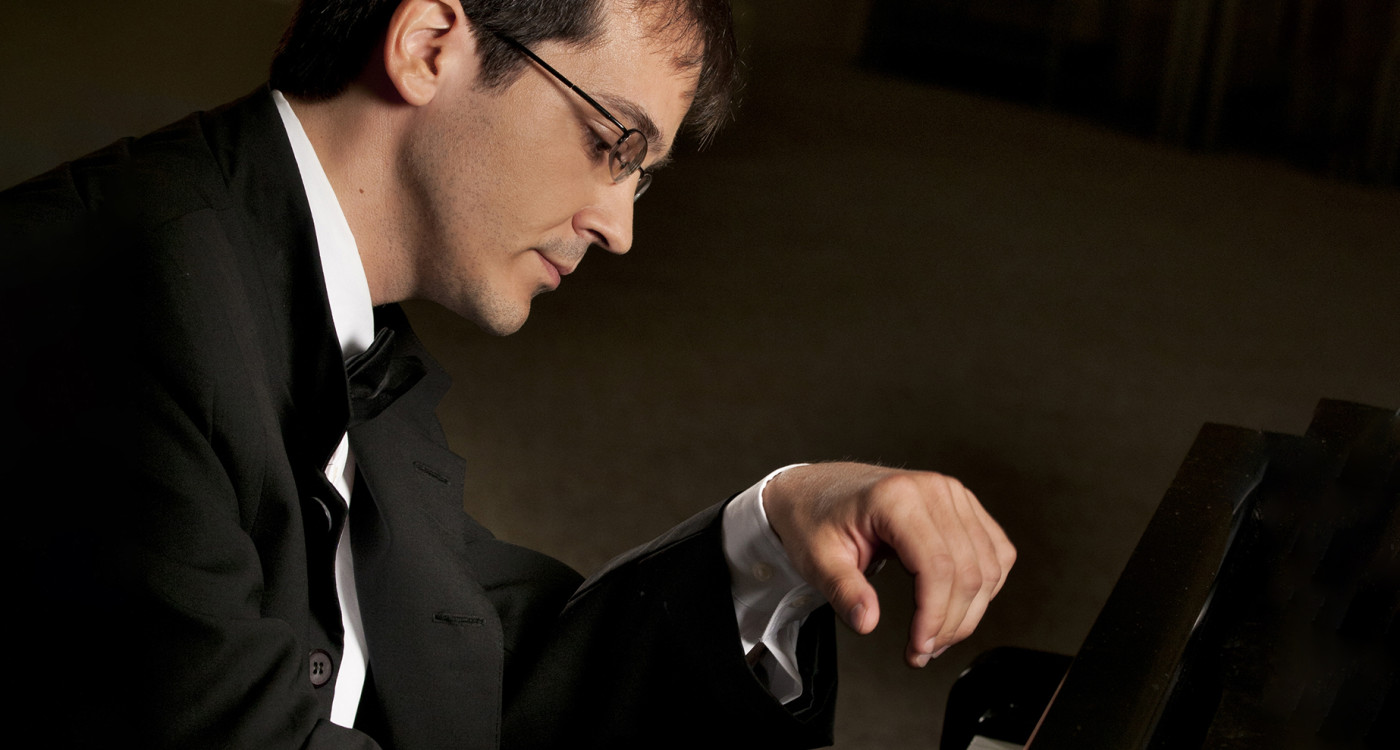 Weltklasse-Pianist Viktor Valkov spielt auf Einladung des Gifhorner Kulturvereins im Rittersaal