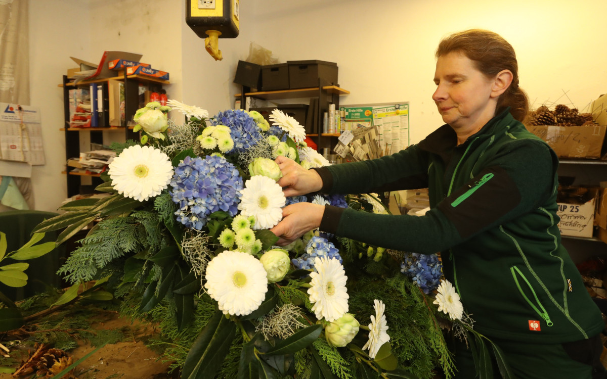 Wenn die Blumen Trauer tragen: Gifhorner Trauerfloristinnen beherrschen die Kunst, Gefühle in Blumen zu erzählen