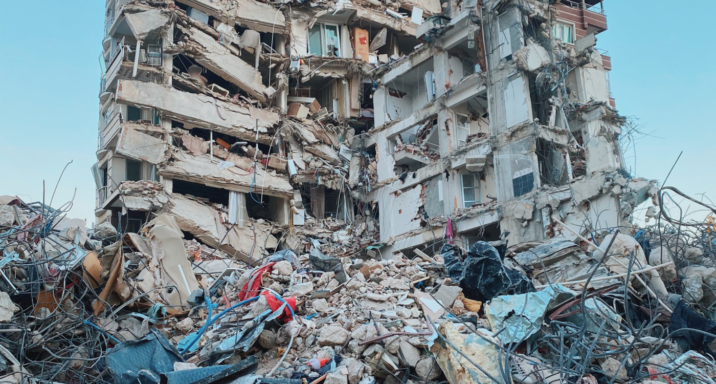 Wenn einfach alles über Dir zusammenbricht: Die Gifhornerin Çağla Canıdar hat das Erdbeben in der Türkei von 1999 überlebt - und hofft heute auf den Sturz der Regierung Erdoğan