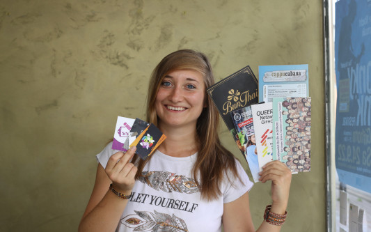 Wenn‘s kompliziert wird, fängt der Spaß erst an: Für Designaufträge tobt sich Mediengestalterin Aileen Kristen gern kreativ aus