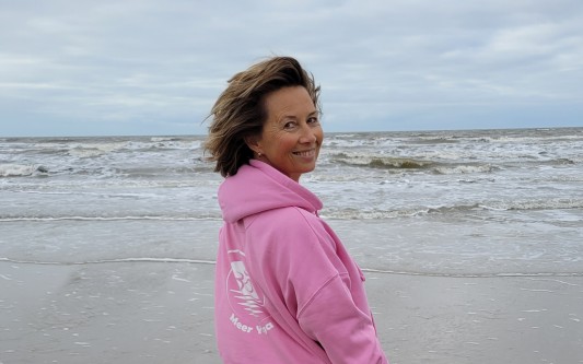 Wie ein kurzer Urlaub vom Trubel des Alltags: In ihr Meer Yoga Studio in Gifhorn lädt Kerstin Proske zu „Me(e)hr als Yoga“ ein