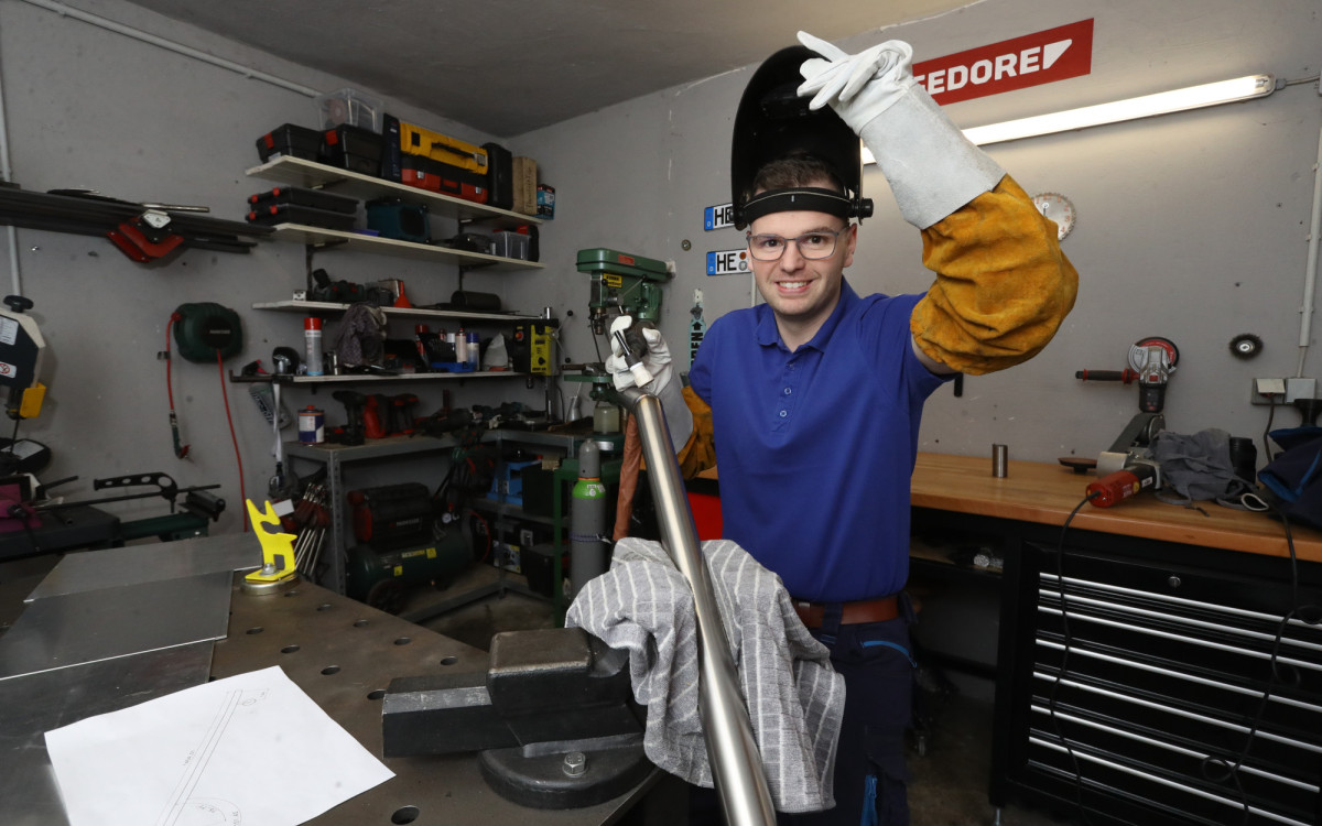 Wie schöne Handläufe das Leben erleichtern: Metallbauer Pascal Jahn aus Wilsche hilft sogar bei Pflegegrad-Zuschüssen