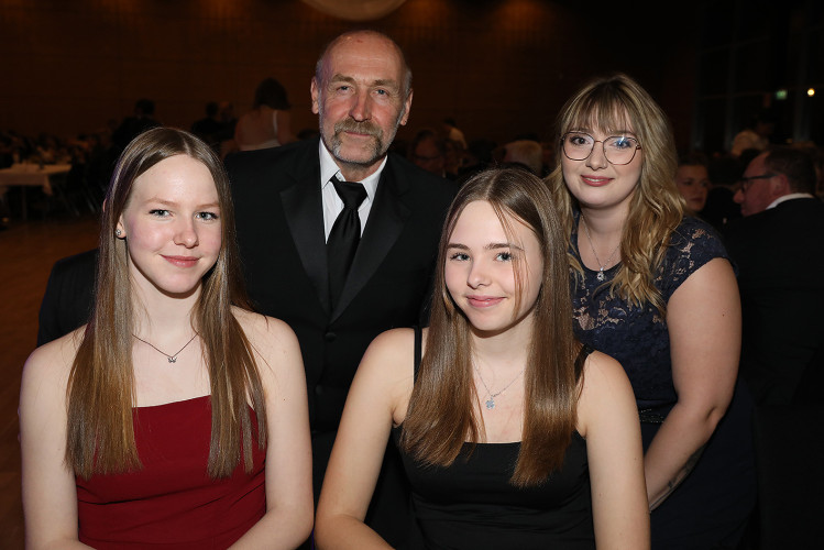 Wilder Ritt durch Gifhorns Stadthalle: 900 Gäste feiern voller Vergnügen den Kreisreiterball – KURT zeigt die schönsten Bilder