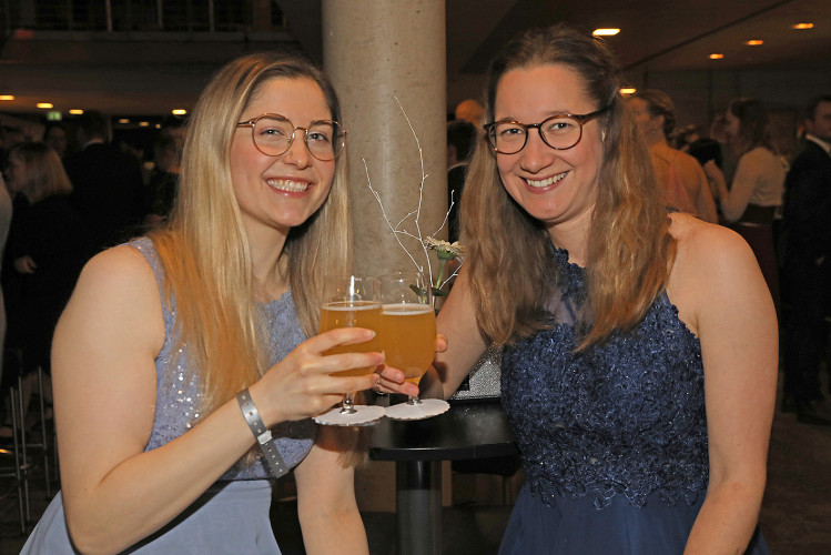Wilder Ritt durch Gifhorns Stadthalle: 900 Gäste feiern voller Vergnügen den Kreisreiterball – KURT zeigt die schönsten Bilder
