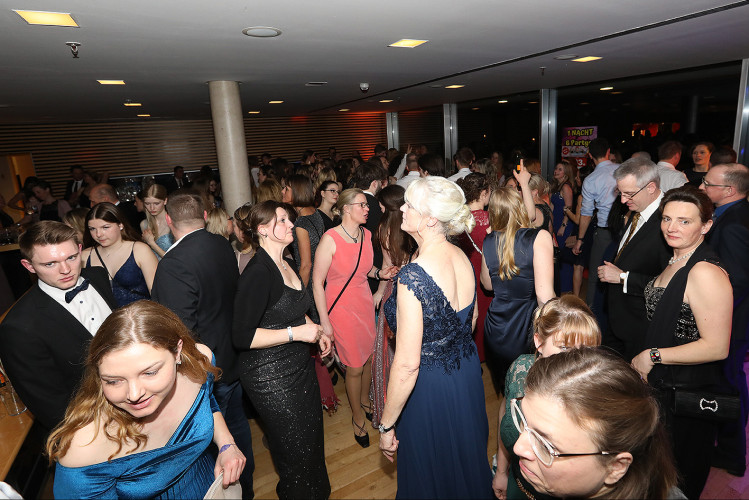 Wilder Ritt durch Gifhorns Stadthalle: 900 Gäste feiern voller Vergnügen den Kreisreiterball – KURT zeigt die schönsten Bilder