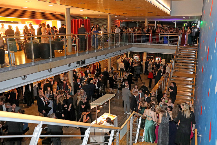 Wilder Ritt durch Gifhorns Stadthalle: 900 Gäste feiern voller Vergnügen den Kreisreiterball – KURT zeigt die schönsten Bilder