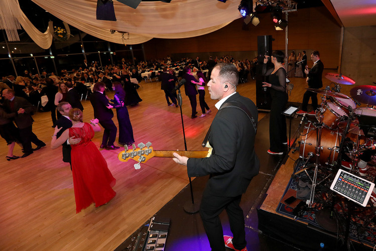 Wilder Ritt durch Gifhorns Stadthalle: 900 Gäste feiern voller Vergnügen den Kreisreiterball – KURT zeigt die schönsten Bilder