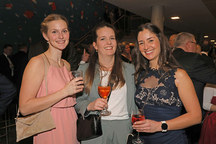 Wilder Ritt durch Gifhorns Stadthalle: 900 Gäste feiern voller Vergnügen den Kreisreiterball – KURT zeigt die schönsten Bilder