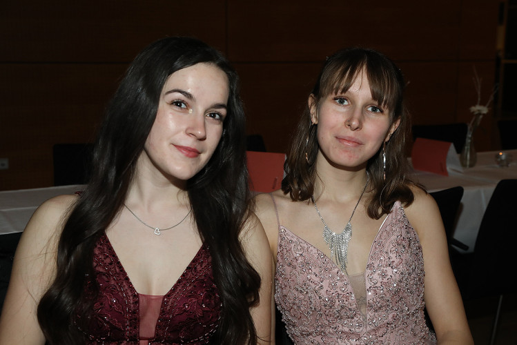 Wilder Ritt durch Gifhorns Stadthalle: 900 Gäste feiern voller Vergnügen den Kreisreiterball – KURT zeigt die schönsten Bilder