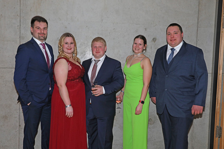 Wilder Ritt durch Gifhorns Stadthalle: 900 Gäste feiern voller Vergnügen den Kreisreiterball – KURT zeigt die schönsten Bilder