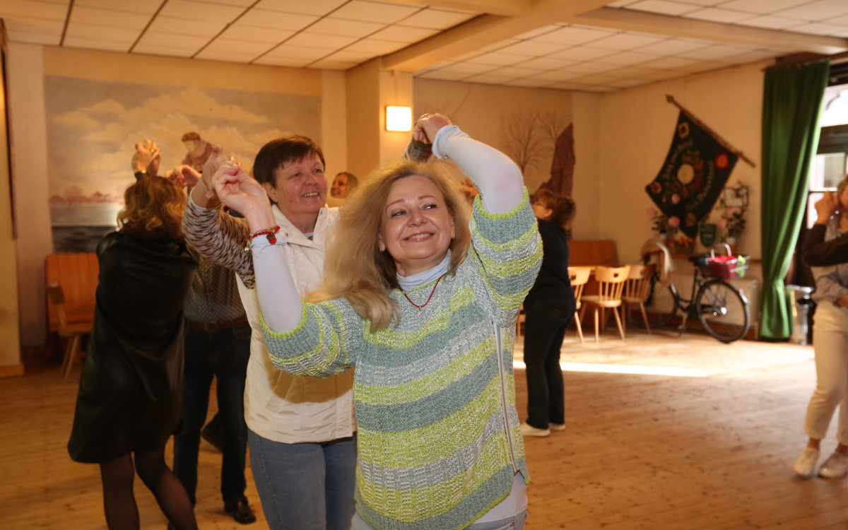 Wir wollen stolz zeigen, wo unsere Wurzeln liegen – Luba Janke leitet die Gifhorner Trachtentanzgruppe im USK