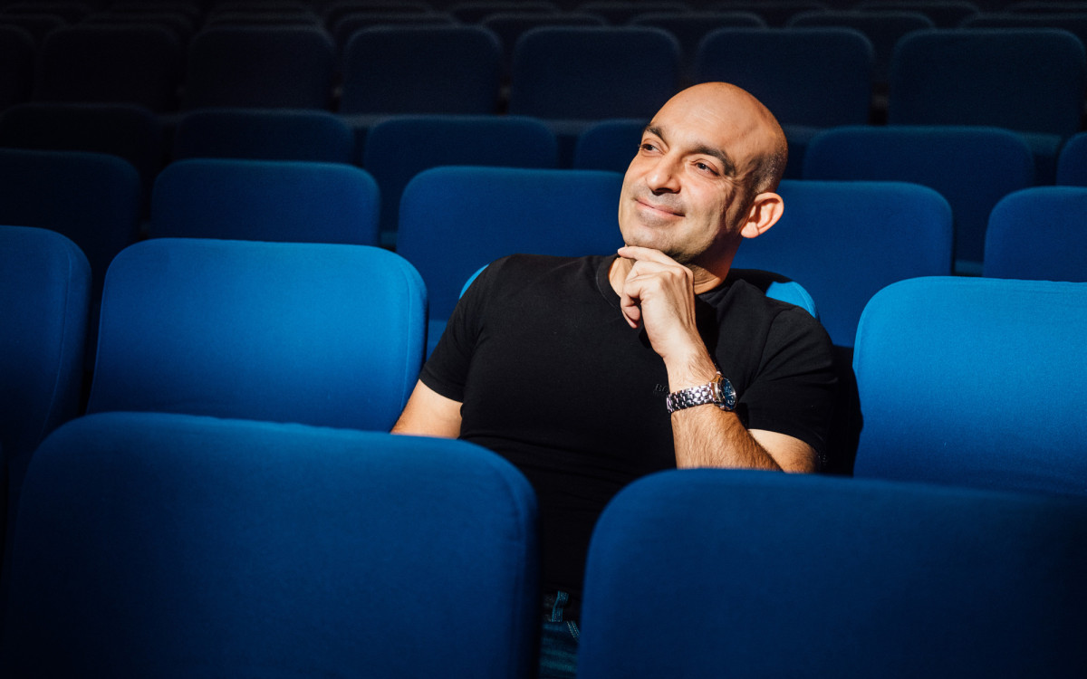 Wirklich wichtige Fragen und gleich die passenden Antworten: Django Asül kommt nächste Woche in Gifhorns Stadthalle