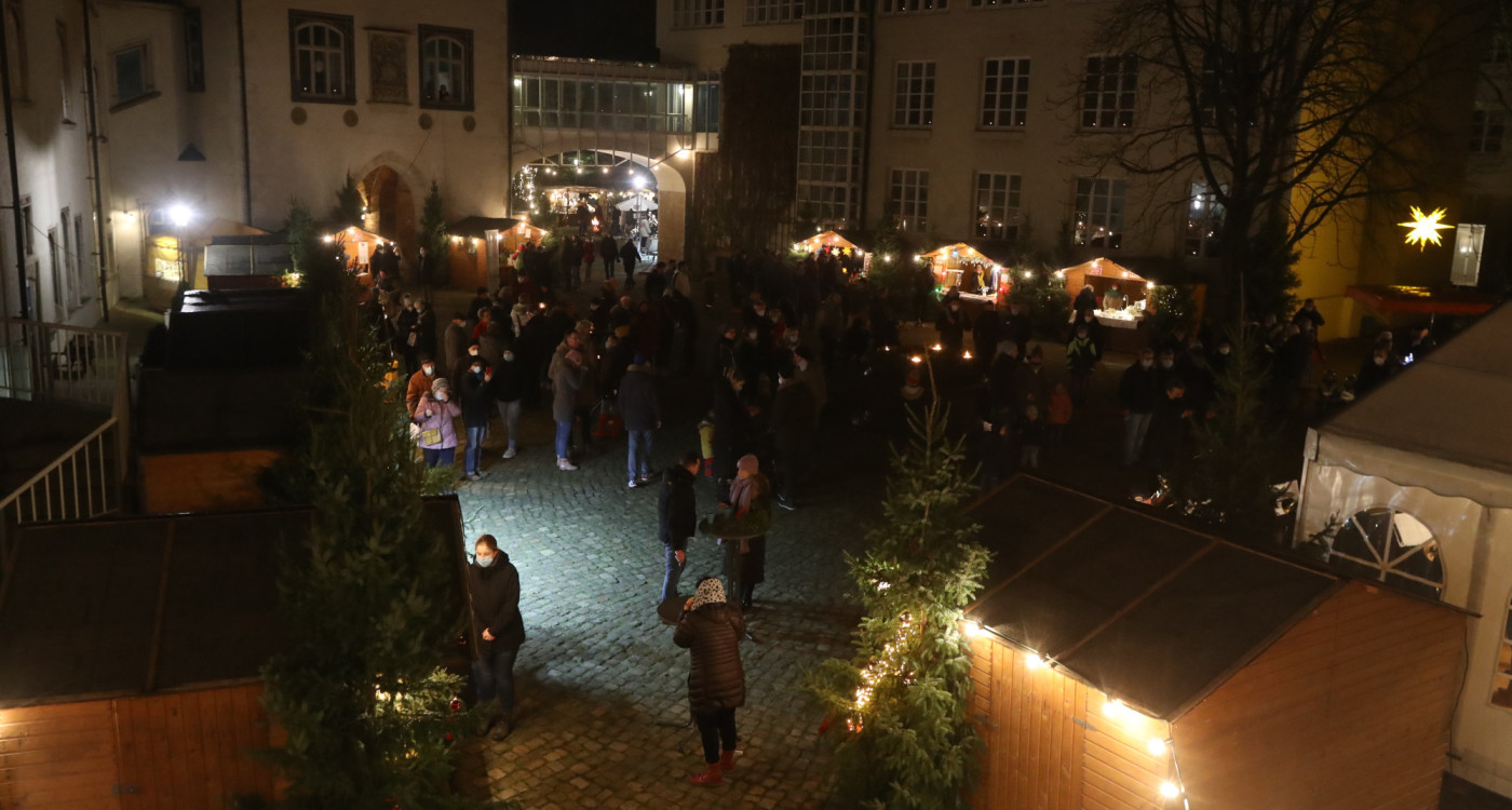 Zum Engelsgesang eine Puderzuckerwaffel: Am 26. und 27. November findet Gifhorns Schlossmarkt zum Advent statt