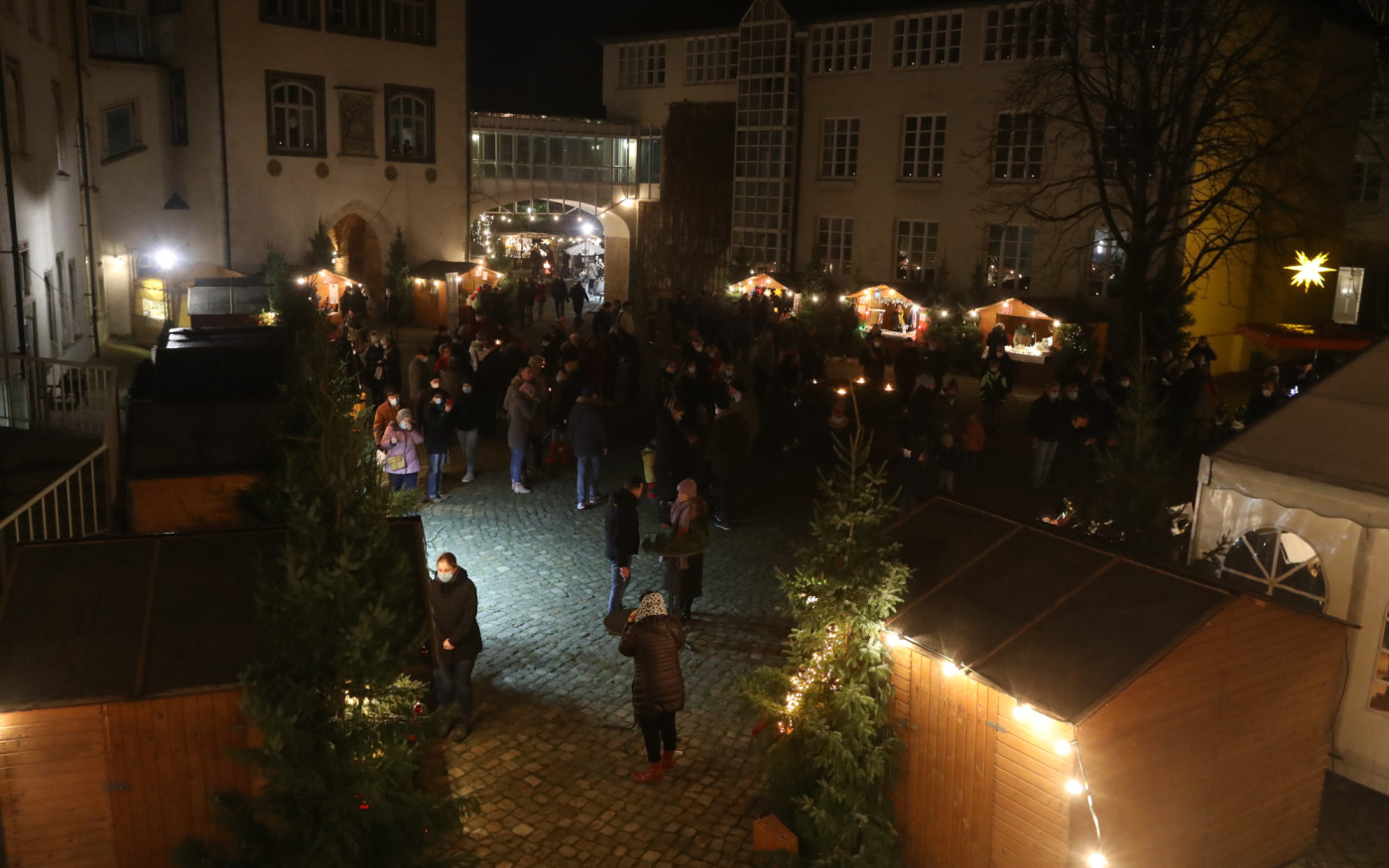 Zum Engelsgesang eine Puderzuckerwaffel: Am 26. und 27. November findet Gifhorns Schlossmarkt zum Advent statt