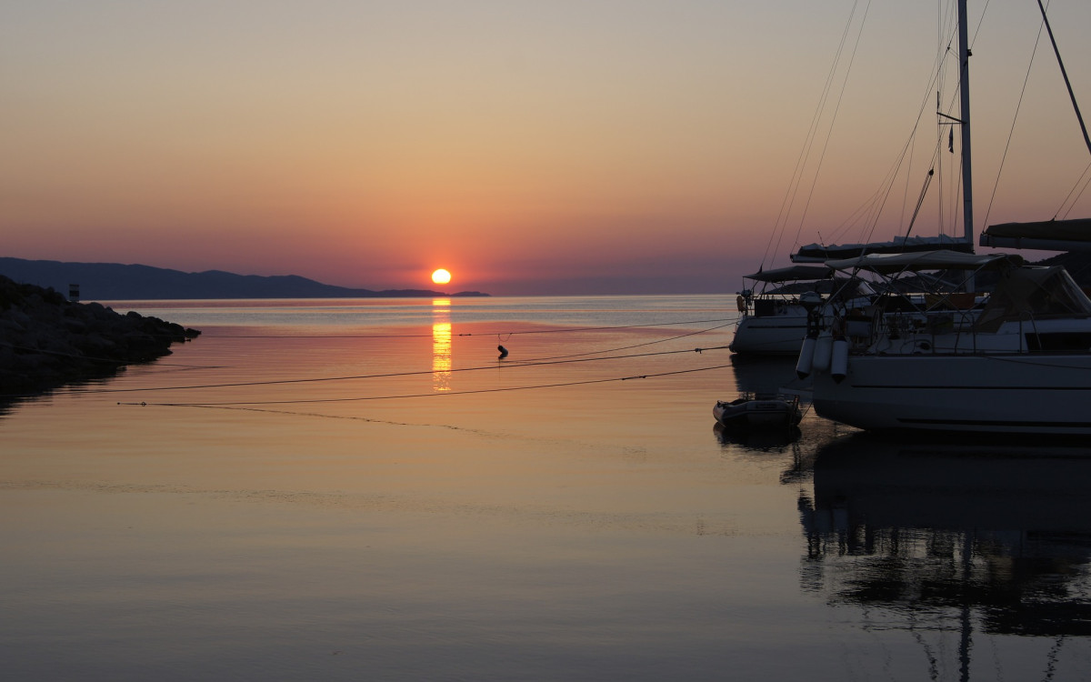 Zwei Flaschen Weißwein, eine halbe Flasche Ouzo - und der wunderschöne Traum von einem Urlaub auf Spetses