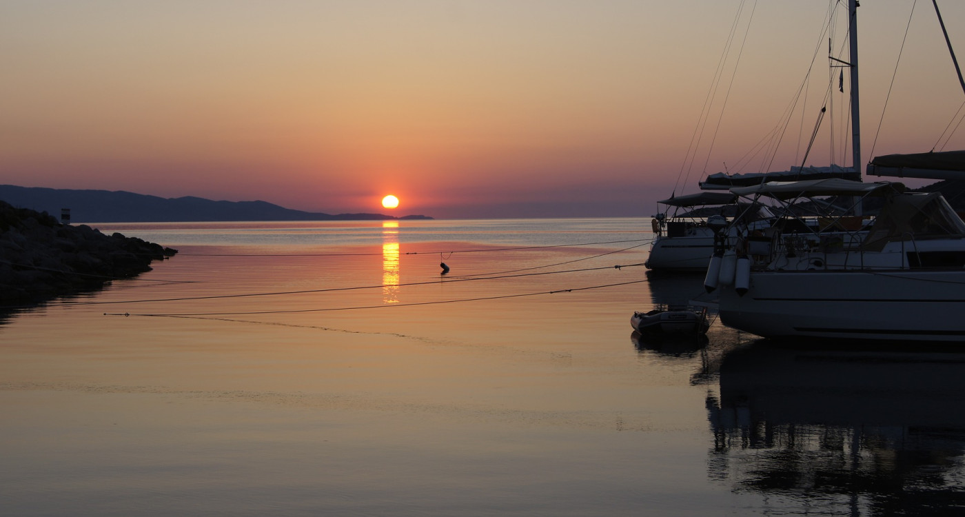 Zwei Flaschen Weißwein, eine halbe Flasche Ouzo - und der wunderschöne Traum von einem Urlaub auf Spetses