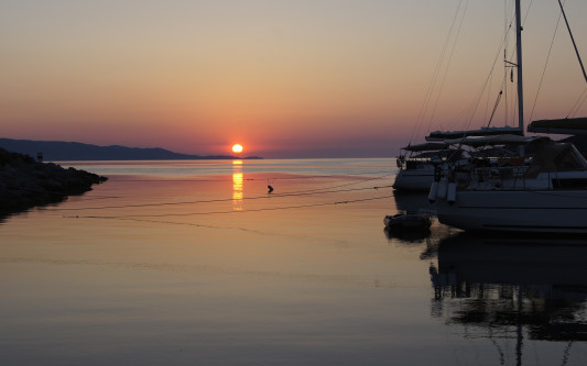 Zwei Flaschen Weißwein, eine halbe Flasche Ouzo - und der wunderschöne Traum von einem Urlaub auf Spetses