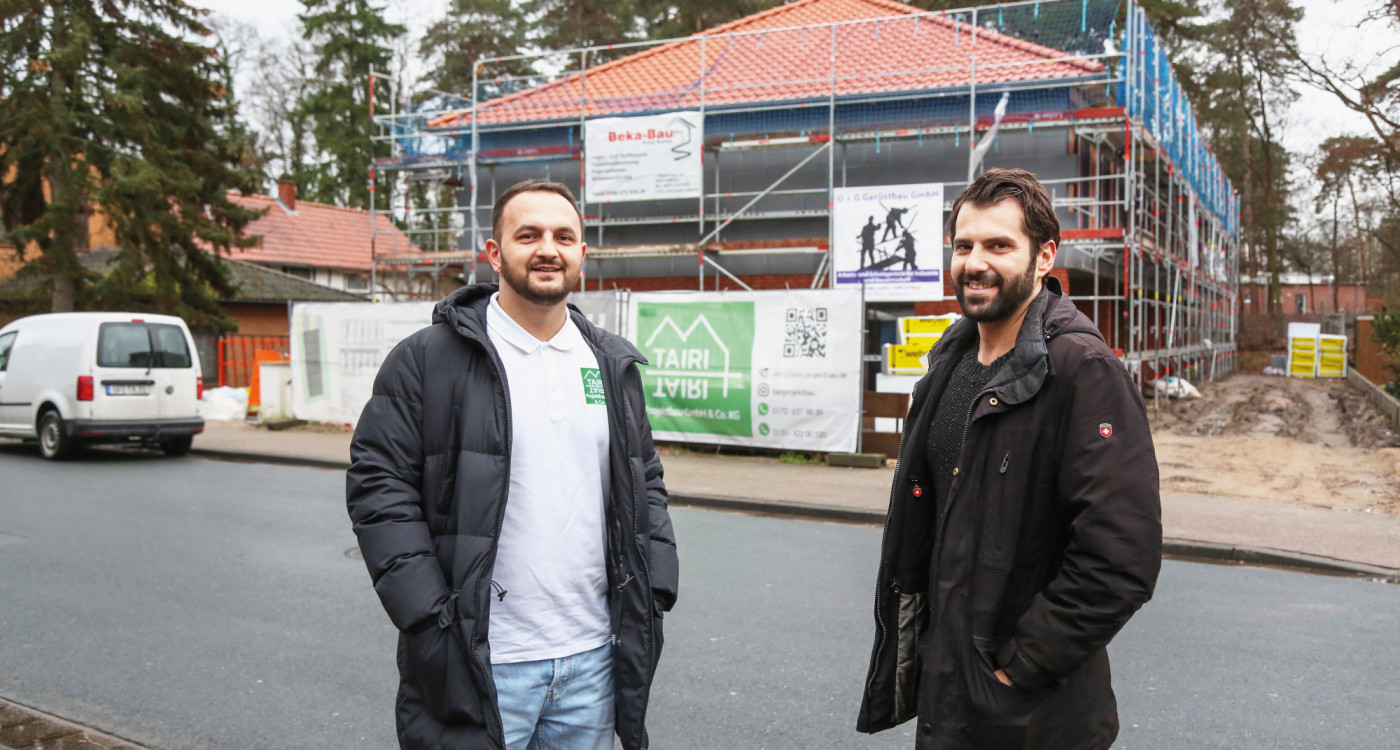 Zwei Investoren schaffen nachhaltigen Wohnraum: Jusuf und Avni Tairi verkaufen neue Stadthäuser im Lehmweg 16 in Gifhorn