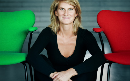 Zwischen Chanson und Kabarett: Lucy van Kuhl gastiert auf Einladung des Kulturverein Gifhorns im Schloss