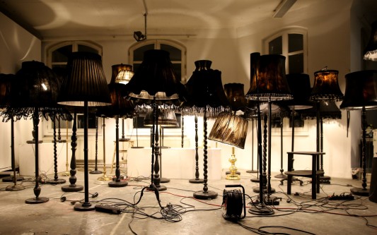 Zwischen Erinnerung und Auflösung: Ausstellung von Manuela Karin Knaut zur Demenz in Klein Oesingen