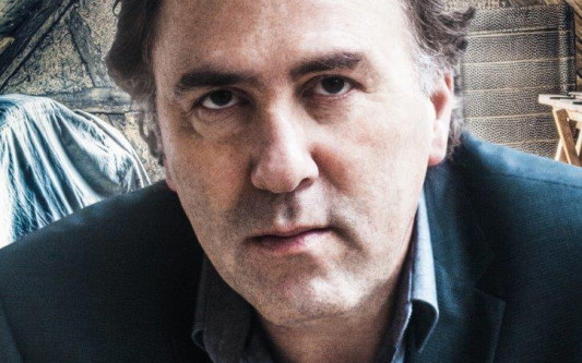 Zynische Selbstfindung auf dem Dachboden der Eltern - Kabarettist Stefan Waghubinger kommt nach Groß Oesingen